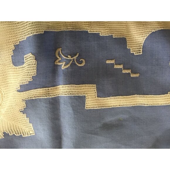 Vintage 1940's Hand Crocheted Blue White Linen Tablecloth + 4 Matching Napkins - Picture 8 of 10